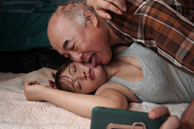 Lão trưởng thôn khốn nạn chuốc tôi say, rồi chịch vợ mới cưới của tôi suốt đêm khoái lạc